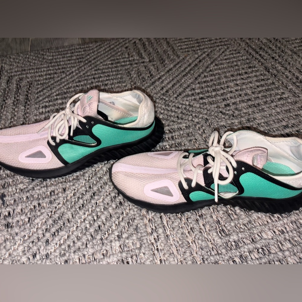 adidas Bounce Women's pale Pink and Green Sneakers size 10.5 EUC